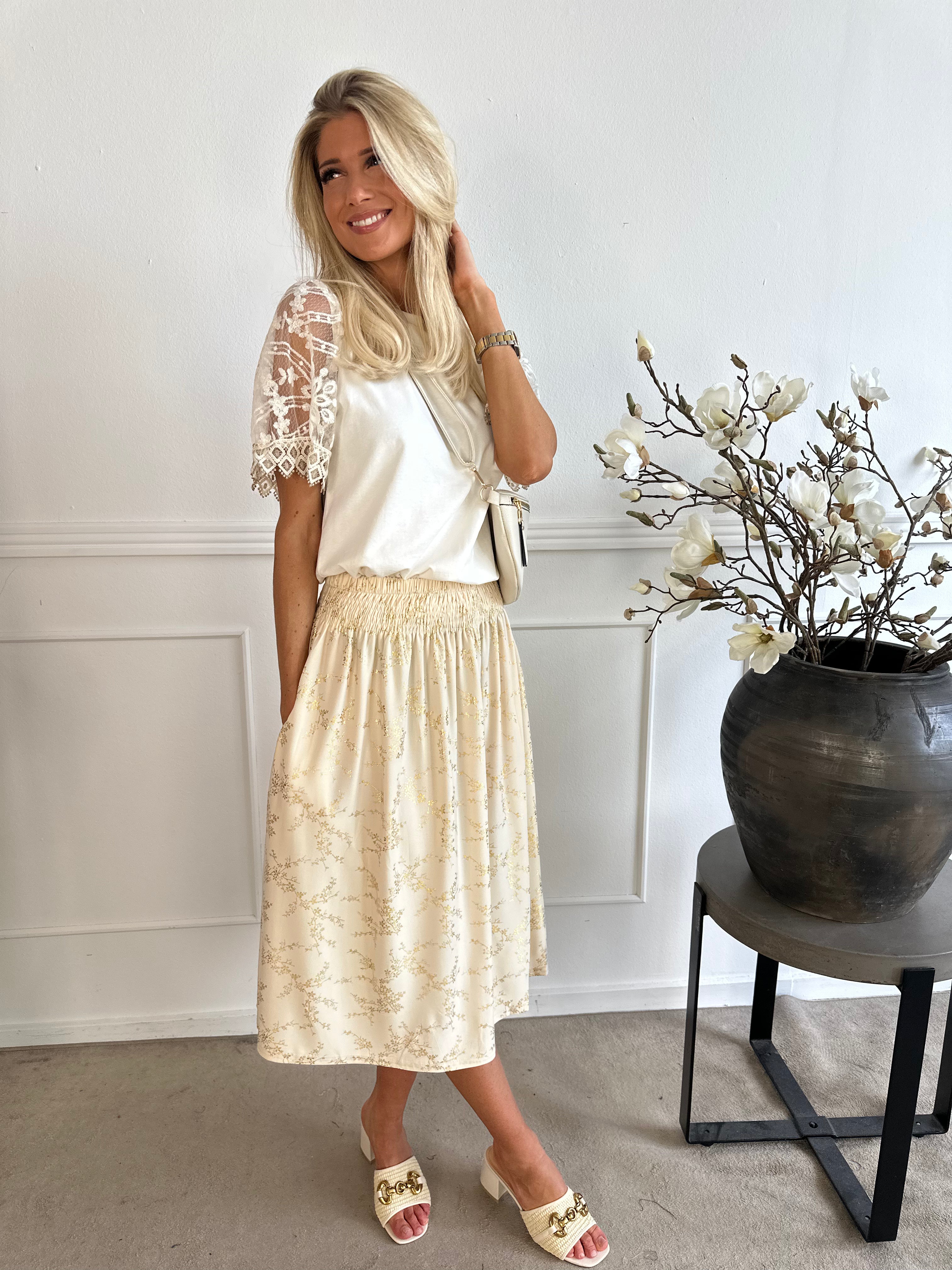 Pams Gold Midi Skirt - Nederdel i stretchy stof med lommer